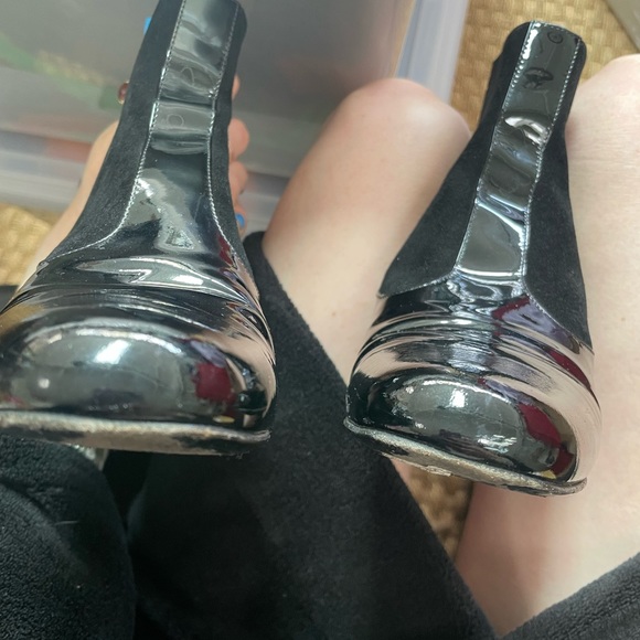 SAINT LAURENT LEATHER ZIP ANKLE BOOTS - Picture 4 of 12